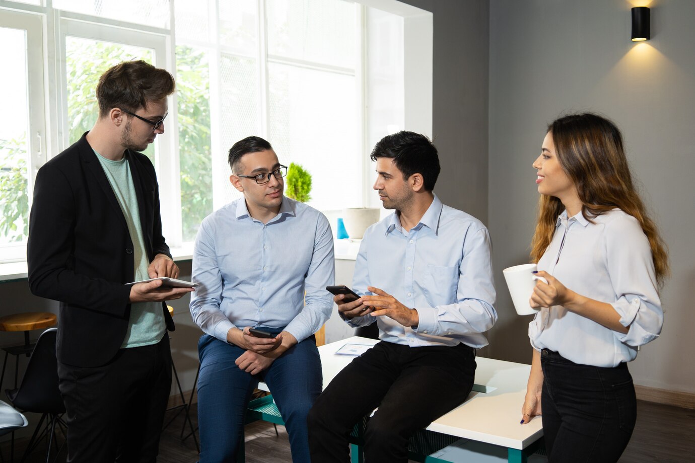 professional-team-consulting-internet_1262-16472